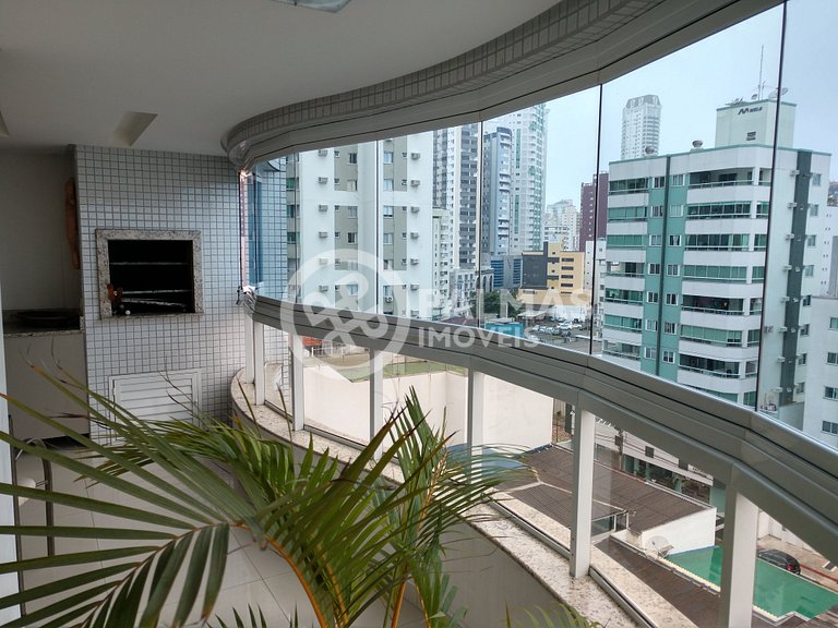 Lindo apartamento de 2 quartos com churrasqueira no centro